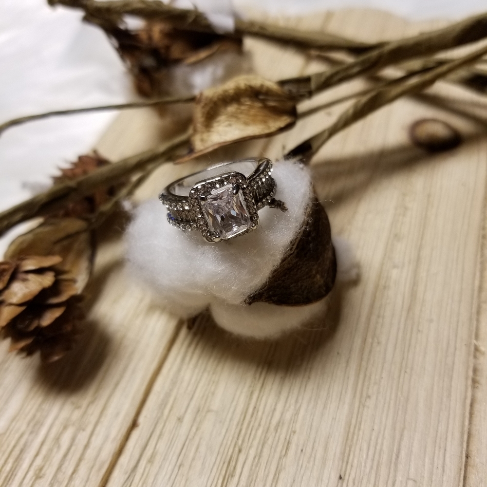 💍💍Exquisite Natural White Sapphire Emerald Cut Ring💍💍 - Picture 6 of 10